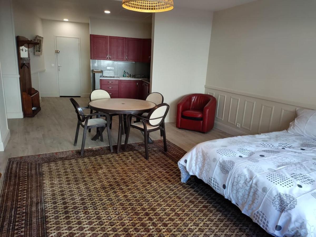 Tres Grand Studio Au Pied Du Plateau D'Angouleme. Extérieur photo